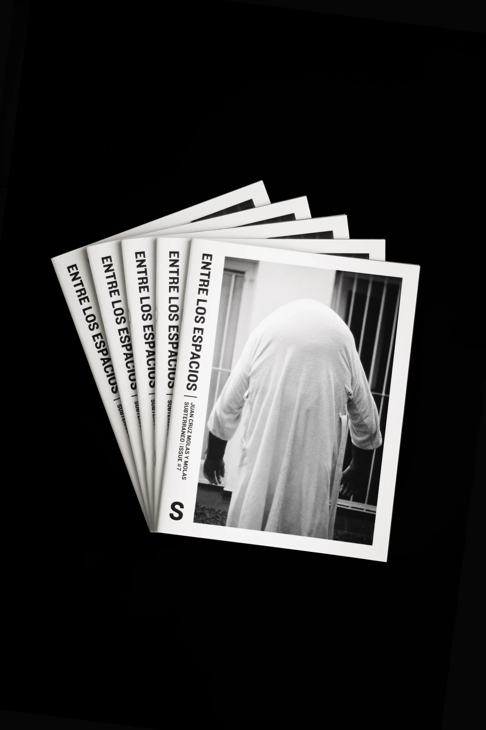 issue #7 | ENTRE LOS ESPACIOS | JUAN CRUZ MOLAS Y MOLAS Cargando imagen...